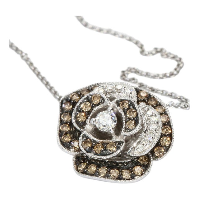 14k White Gold Floral Pendant Necklace With 0.15ct Diamond For Sale