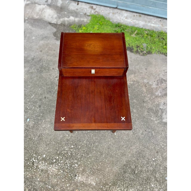 Mid 20th Century Mid 20th Century American of Martinsville Nightstand or Side Table With Drawer For Sale - Image 5 of 13
