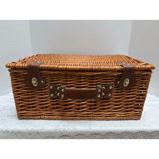 Brown Large Classic Vintage Americana Wood Wicker Picnic Basket With Accoutrements For Sale - Image 8 of 11