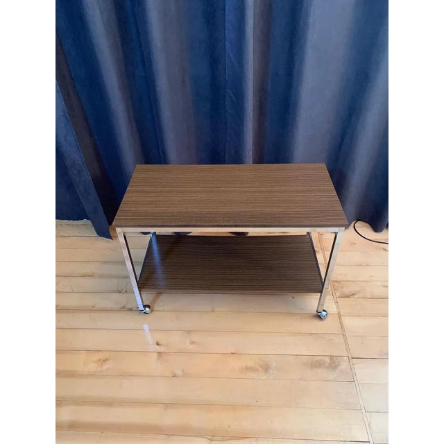 A mobile, auxiliary table from the 1960s. In original and very good condition. Attractive and functional form.