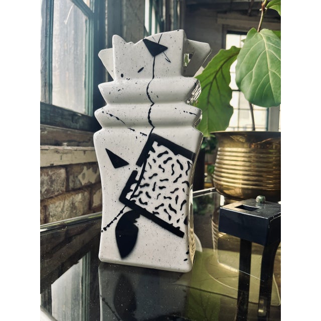 This distinctive vase is a fine example of Memphis design, characterized by its black and white color scheme punctuated...