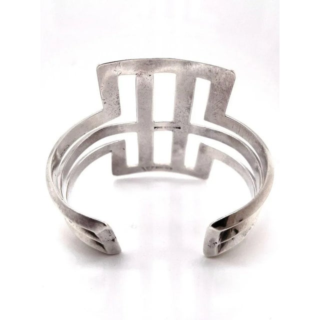 Pine Springs Cast Sterling Silver Navajo Bracelet from Woodward's Indian Shop For Sale - Image 10 of 10
