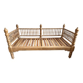 Vintage Colonial Spindle Daybed For Sale