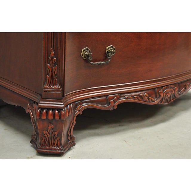 Vintage Georgian Mahogany Bow Front Server Chest Commode Dresser by John Stuart For Sale In Philadelphia - Image 6 of 13
