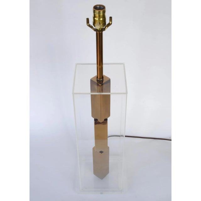 1960s Mid Century Brutalist Laurel Brass & Lucite Table Lamp For Sale - Image 5 of 13
