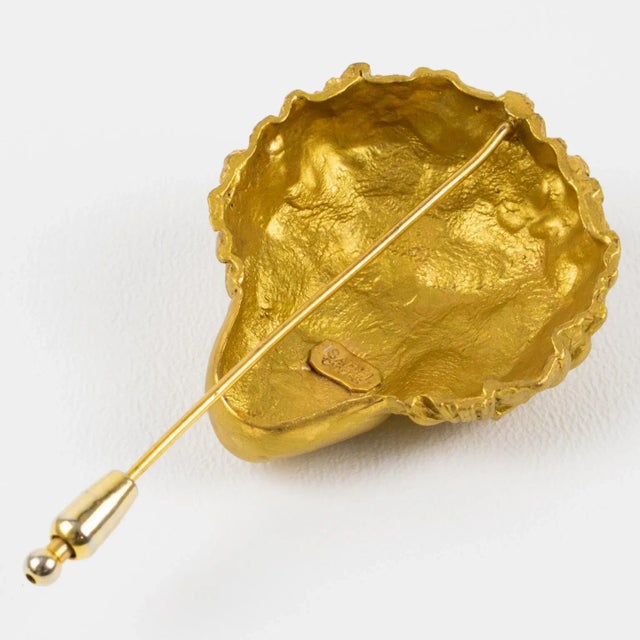 1980s Isabel Canovas Gilt Bronze Face Pin Brooch For Sale - Image 5 of 7
