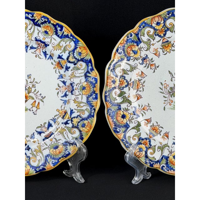 French Rouen Style Faience Plates with Floral Basket, 1790-1820, Set of 2 For Sale - Image 4 of 11