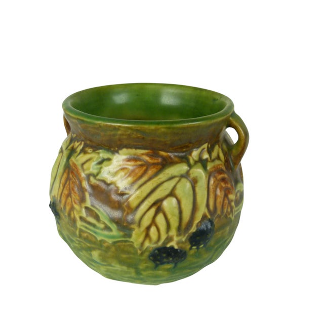 Roseville Blackberry 1932 Antique Art Pottery Jardiniere Vase | Double Handled | Genuine Gold Foil Label For Sale In Atlanta - Image 6 of 13