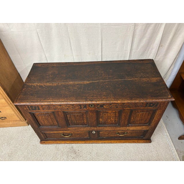 18th Century 18th Century English Oak Mule Chest For Sale - Image 5 of 7