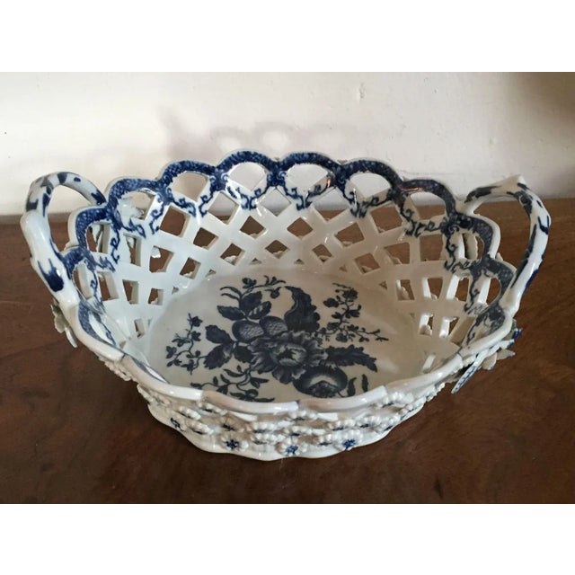 18th Century English George III Worcester Porcelain Oval Basket For Sale - Image 4 of 11