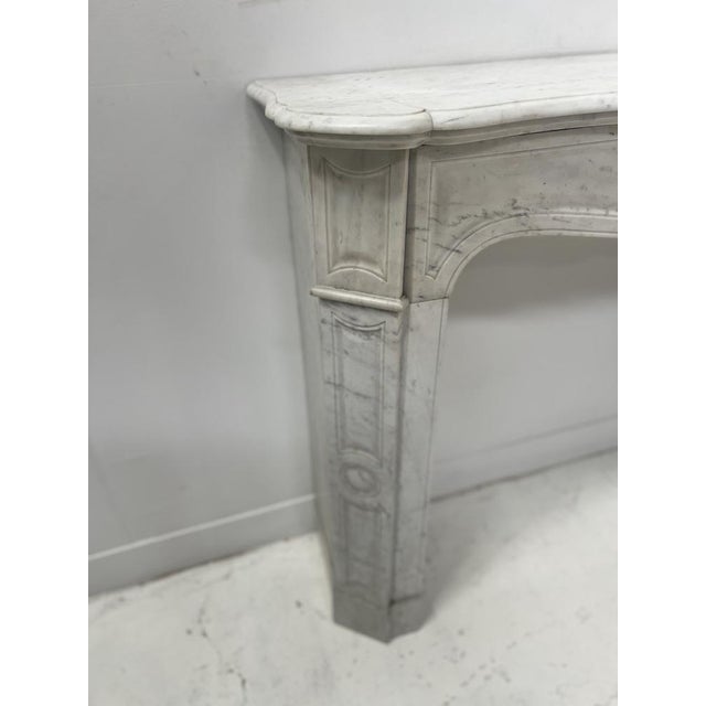 Louis XV Style Fireplace in Carrara White Marble, 1900s For Sale - Image 4 of 14
