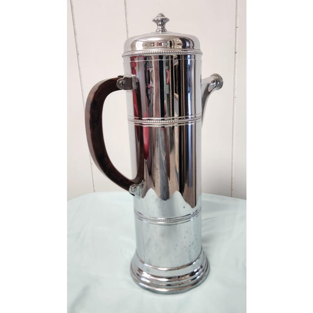 Krome Kraft by Farber Bros cocktail shaker, 1930s Art Deco styling, bakelite handle, skyscraper stepped base, a...