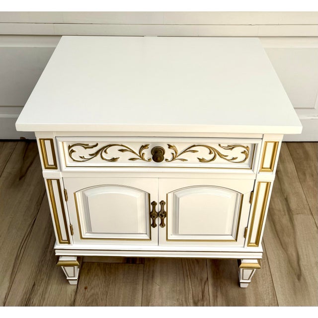Here is a vintage 1970s Thomasville nightstand from the Crescendo collection, professionally refinished in a crisp white...