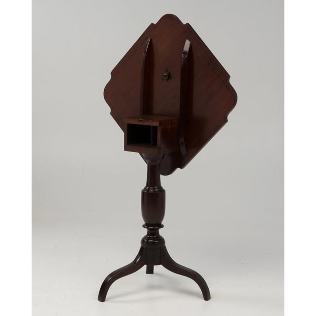 Traditional 18th Century Federal Mahogany Tilt Top Candle Table Antique For Sale - Image 3 of 13
