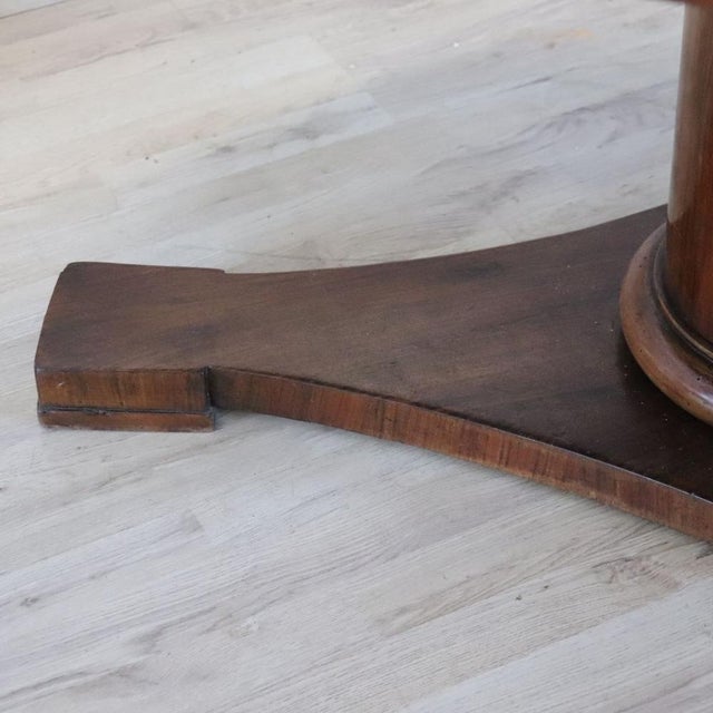 Antique Round Table in Walnut, 1800s For Sale - Image 5 of 12