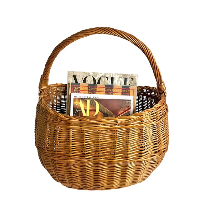 Early 20th Century French Wicker Gathering Basket With Bentwood Handle | French Provincial Market Basket For Sale - Image 11 of 11