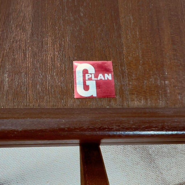 Victor Wilkins Round Extendind Dining Table from G-Plan For Sale - Image 4 of 9