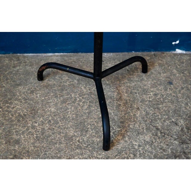 This vintage dress form transports us to the world of the 1950s: dressmaking workshops, charming boutiques, elegant...