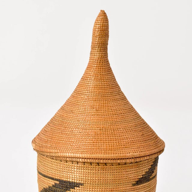 African Early 20th Century Tutsi Basket with Lid Rwanda For Sale - Image 3 of 7