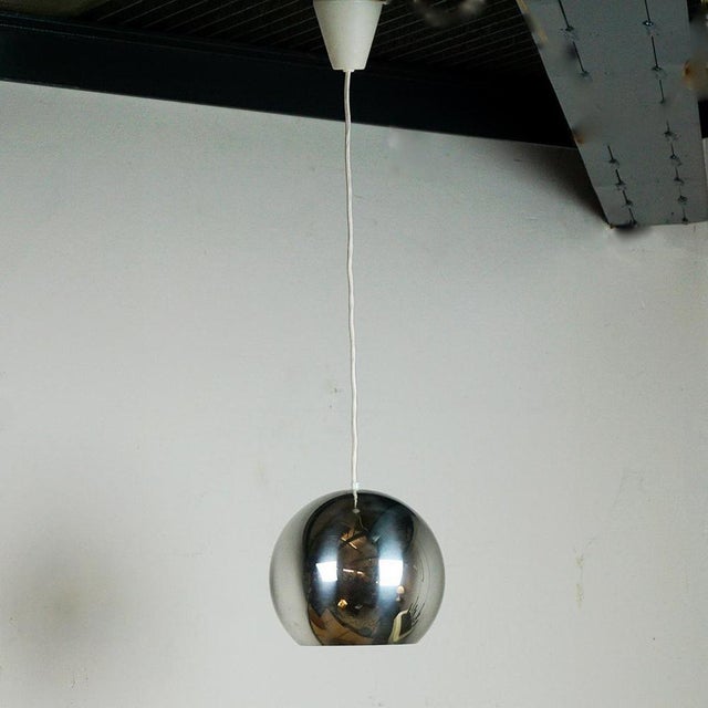 This chromed topan vp6 ball hanging pendant lamp was designed by verner panton for louis poulsen. They are in very good...