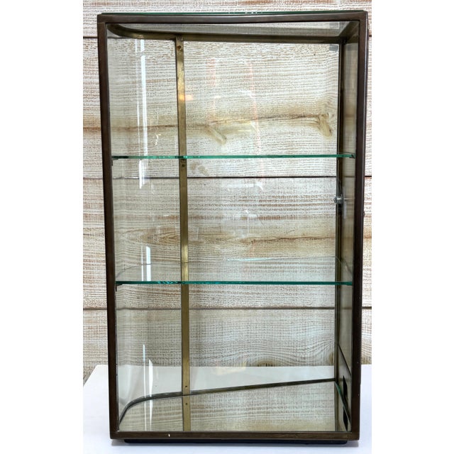 French Belle Epoque Bronze & Glass Angled Showcase/Vitrine, Paris, C. 1900 For Sale - Image 6 of 14