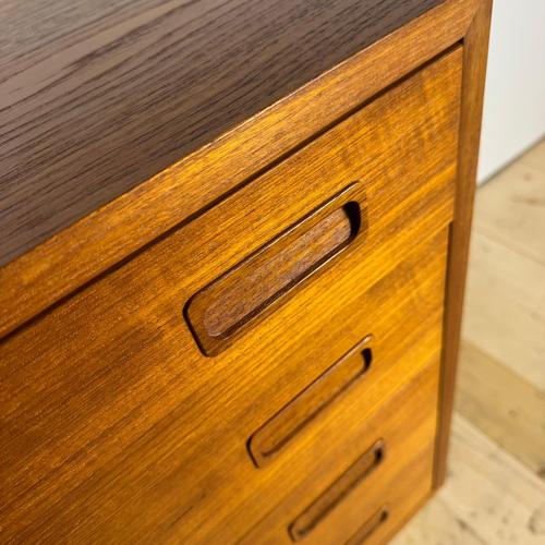 Mid-Century Scandinavian Teak Chest of 4 Drawers For Sale - Image 4 of 10