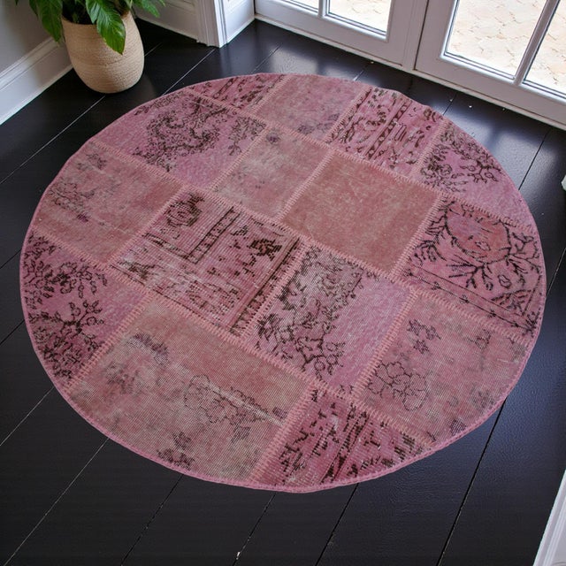 This exceptional round patchwork rug represents a brilliant fusion of historical Anatolian craftsmanship and sustainable...