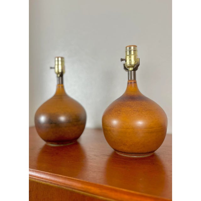 Ceramic Pair of Medium Brown Ceramic Bulb Table Lamps | by Lotte and Gunnar Bostlund For Sale - Image 7 of 11