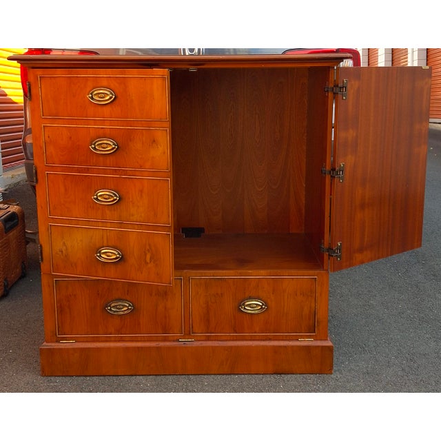 Late 20th Century Federal Style Yew Wood Double Door Side Cabinet For Sale - Image 10 of 15