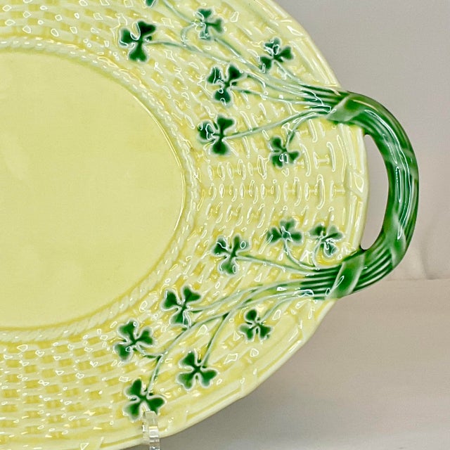 Bordallo Pinheiro 1980s Hollywood Regency Portuguese St Patrick’s Shamrock Yellow Platter, Bordallo Pinneiro For Sale - Image 4 of 10