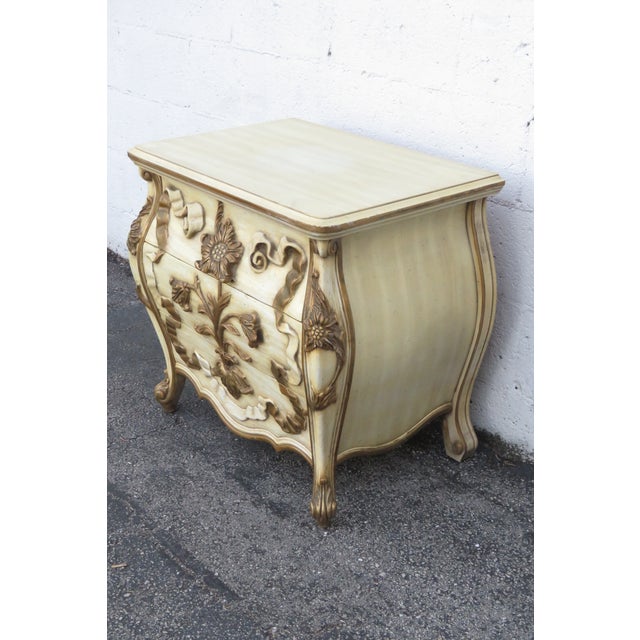 French Carved Large Bombe Serpentine Nightstands Bedside Tables a Pair For Sale In Miami - Image 6 of 10