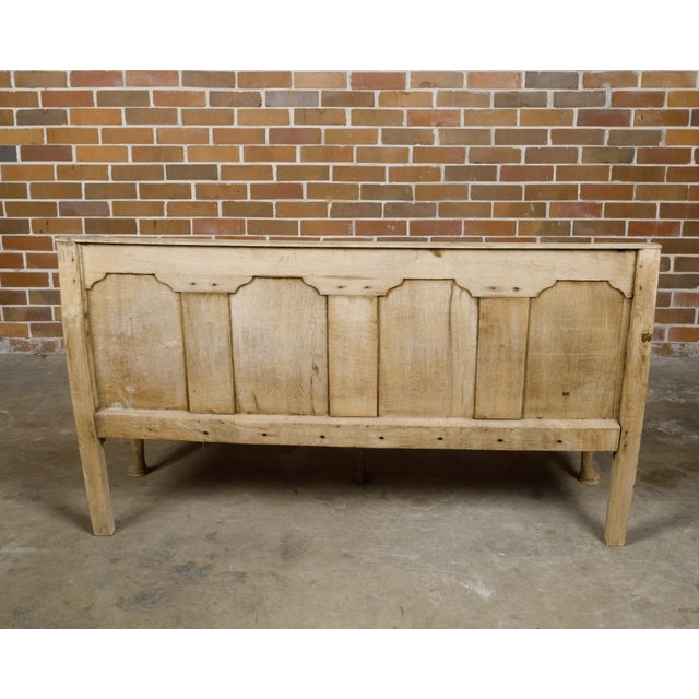 Beige English 19th Century Oak Bench with Carved Back, Downswept Arms and Cushion For Sale - Image 8 of 12