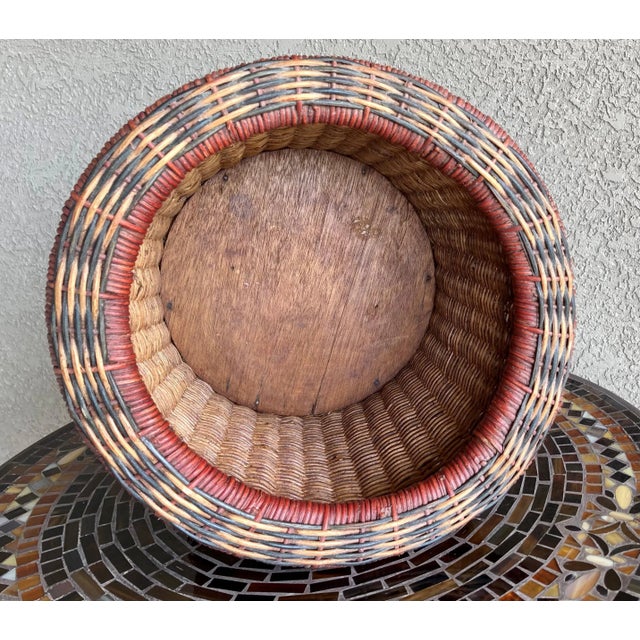 Late 20th Century Stylish Late 20th-Century Rattan & Willow Pedestal Base Basket Cachepot For Sale - Image 5 of 12