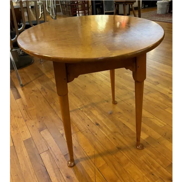 Queen Anne Simms & Thayer Oval Tiger Maple Tea Table Tiger Maple Grain Queen Anne Legs For Sale - Image 3 of 9