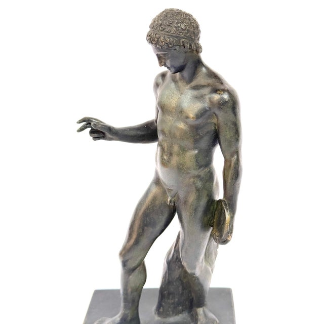 19th C. Italian Bronze Grand Tour Sculpture Nude Discuss Athlete, in Repose For Sale - Image 4 of 11