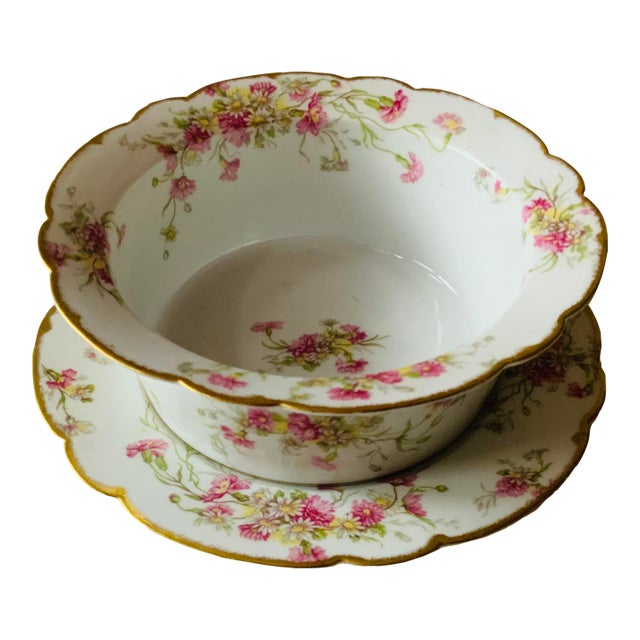 1910s French Limoges Porcelain Soufflé Dish With Underplate - Hand-Painted Pink Carnations, Bawo & Dotter For Sale