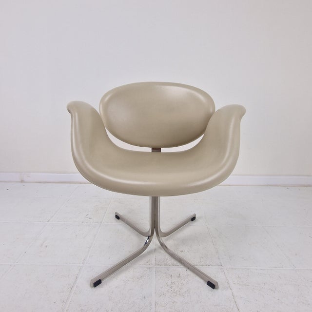 Artifort Mid-Century Modern Ivory Leather Little Tulip Chairs by Pierre Paulin for Artifort For Sale - Image 4 of 12
