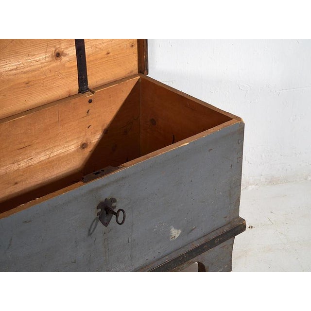Gray Wooden Trunk with Original Lock, 1900s For Sale - Image 8 of 18