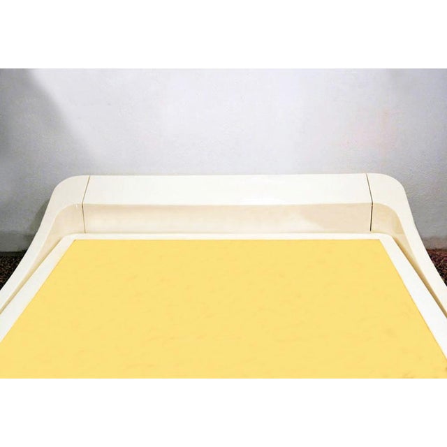 Space Age Fiberglass Bed by Astarte, 1970s For Sale - Image 4 of 10