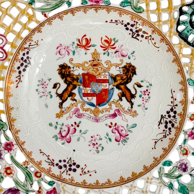 An exquisite armorial bowl by the famed Samson of Paris. This 9" bowl is a masterclass in the Compagnie des Indes style,...
