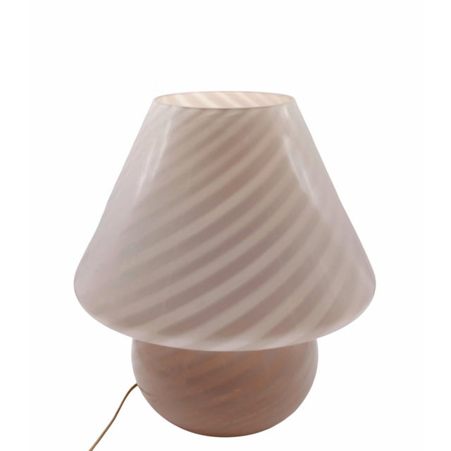 Venini mushroom table lamp in Murano glass with spiral pattern, 1970s. Excellent overall condition with normal signs of...