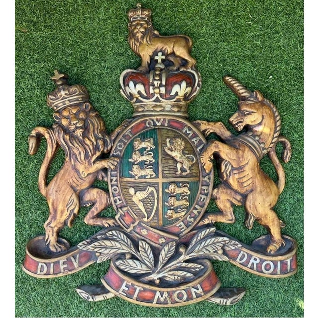Early 20th Century Large English British Plaster Royal Coat of Arms Wall Plaque For Sale - Image 14 of 18