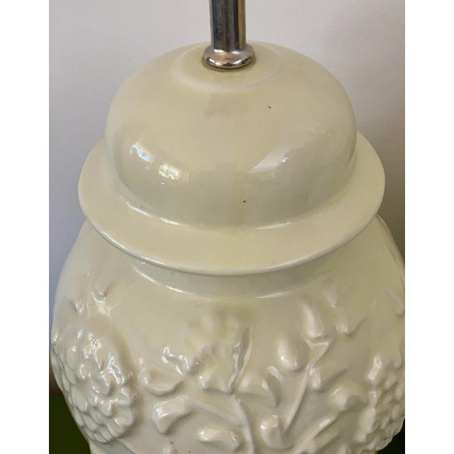 Chinoiserie Mid-Century Chinoiserie Ginger Jar Table Lamps - A Pair For Sale - Image 3 of 6