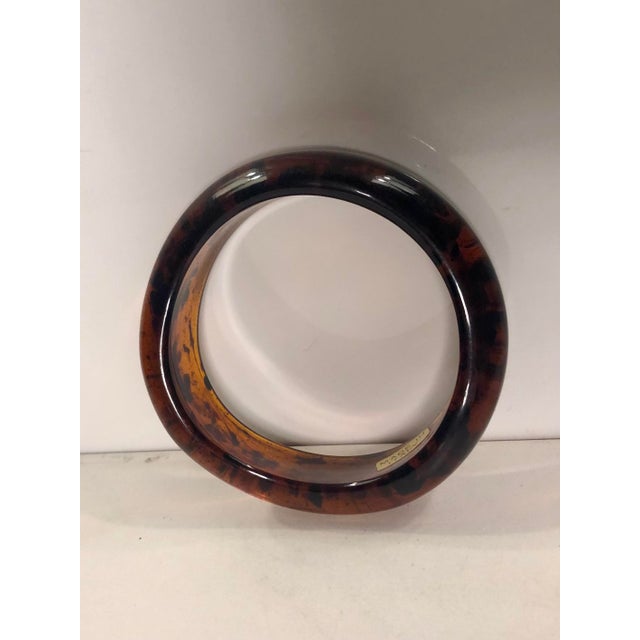 1970s Italian Lucite Tortoise Shell Abstract Bangle For Sale - Image 6 of 10