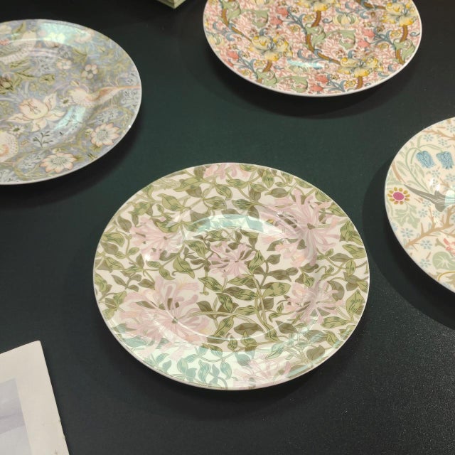 2020s Spodes Ceramic Dinner Plate With Floral and Botanical Patterns - Set of 4 For Sale - Image 5 of 7
