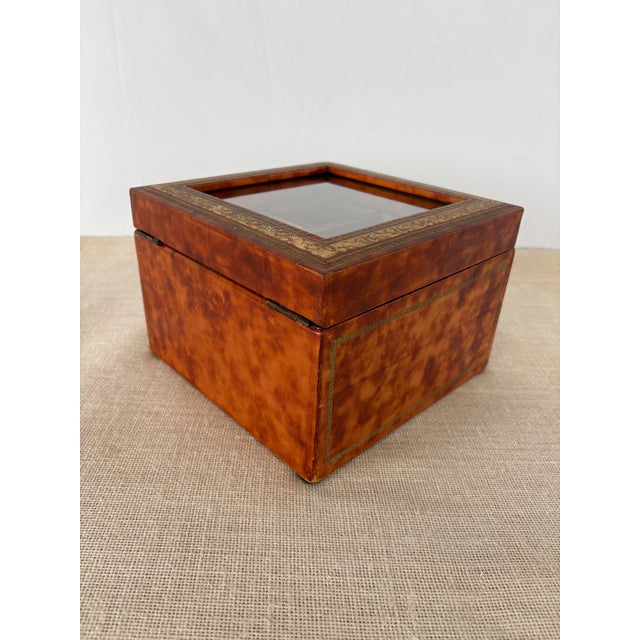 1970s Vintage Italian Florentine Gold Embossed Leather Wrapped Jewelry Box With Key For Sale - Image 5 of 12