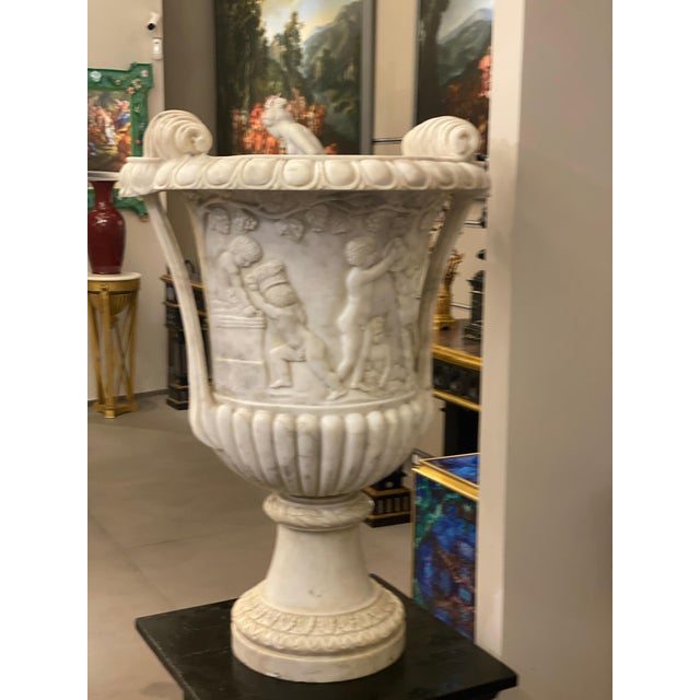 Exceptional pair of vases in the shape of a cantharus. from a foot with overlapping moldings like strips, woven ribbons...