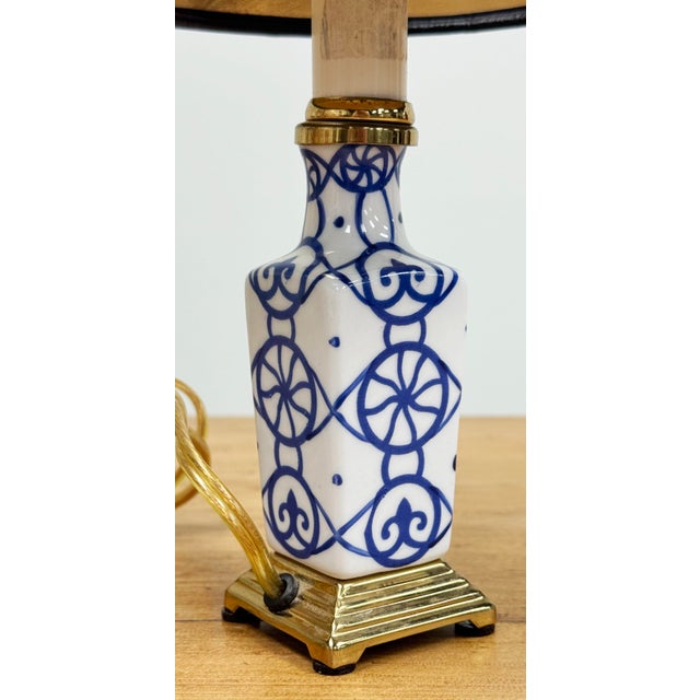 Vintage Chinoiserie Style Porcelain Boudoir Lamp For Sale In Kansas City - Image 6 of 6