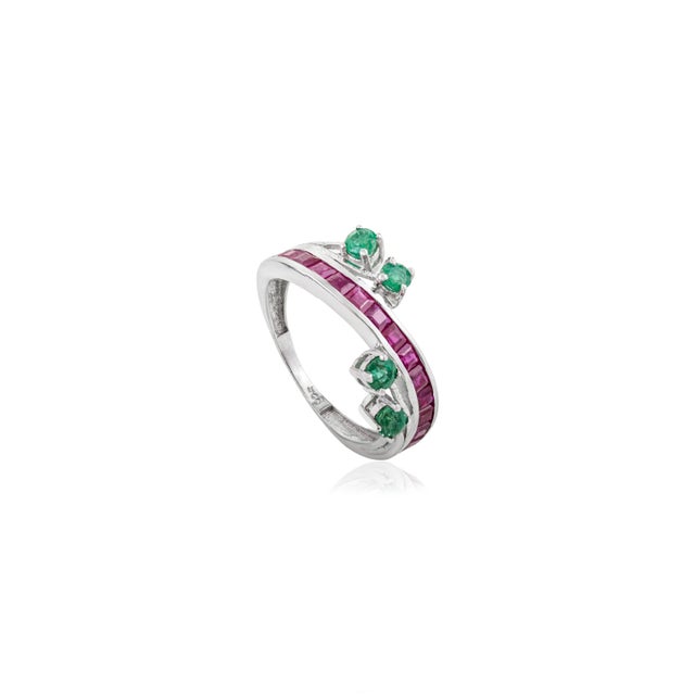 Modern Antique Channel Set Square-Cut Ruby & Emerald Wave Band Ring for Women - Size 7 For Sale - Image 3 of 11