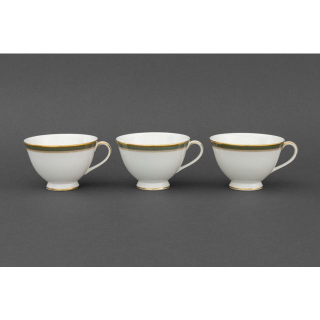 Royal Doulton "Clarendon" Pattern Partial Porcelain Dinnerware Service, 84 For Sale - Image 10 of 18
